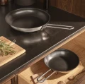 Patelnia nieprzywierająca 30 cm Eva Trio Stainless Steel Slip Let - Eva Solo