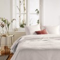 Narzuta z fakturą plastra miodu 240x260cm i 2 poszewki 60x60cm, ivory - Atmosphera