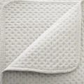 Narzuta z fakturą plastra miodu 240x260cm i 2 poszewki 60x60cm, ivory - Atmosphera