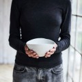Ceramiczna miska z fakturą i organicznym kształtem Tega - Muubs