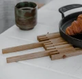 Podstawka pod gorące naczynia drewniana Table Frame, dąb naturalny - EKTA Living