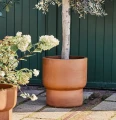 Duża donica ogrodowa wysoka Terra Antique brown - House Doctor