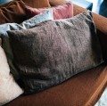 Poduszka dekoracyjna lniana Alpha Basics 70x50, brązowa - Pomax