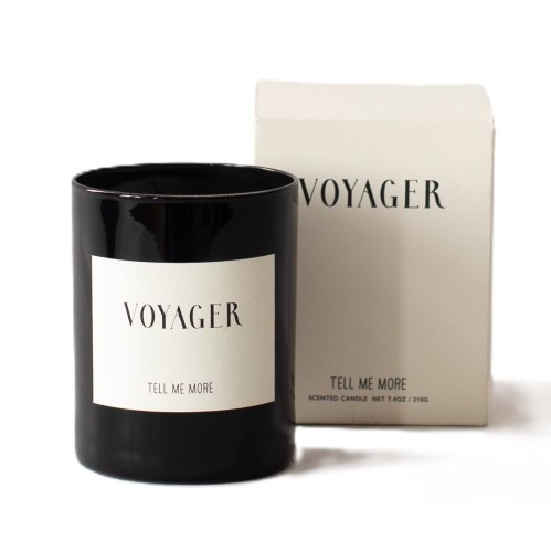 Świeca zapachowa z naturalnego wosku Voyager 210 g - Tell Me More