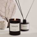 Świeca zapachowa z naturalnego wosku Voyager 210 g - Tell Me More