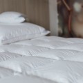 Kołdra z puchu gęsiego 180x200 Amore Warm, batyst, 90% puch, zimowa - Notte