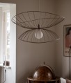 Metalowa lampa wisząca o falującym kształcie Ray 70, Mud - Globen Lighting