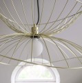 Metalowa lampa wisząca o falującym kształcie Ray 70, mosiężny - Globen Lighting