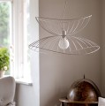 Metalowa lampa wisząca o falującym kształcie Ray 70, biała - Globen Lighting