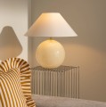 Lampa stołowa kula ze stożkowym kloszem Iris 45, kremowa - Globen Lighting