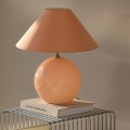 Lampa stołowa kula ze stożkowym kloszem Iris 35, Blush - Globen Lighting