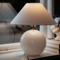 Lampa stołowa kula ze stożkowym kloszem Iris 35, biała - Globen Lighting