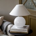 Lampa stołowa kula ze stożkowym kloszem Iris 35, biała - Globen Lighting