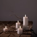 Świeca walec LED na baterie z ruchomym płomieniem Melted Pillar 5x14,5, biała - Uyuni
