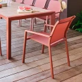 Krzesło ogrodowe sztaplowane z podłokietnikami Essentia, Mahogany - Hesperide