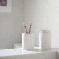 Dozownik do mydła ceramiczny Karma 250 ml, biały - Zone Denmark