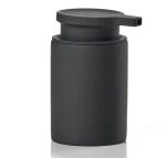 Dozownik do mydła ceramiczny Karma 250 ml, czarny - Zone Denmark