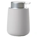 Porcelanowy dozownik do mydła Nova 250 ml, Soft Grey jasnoszary - Zone Denmark