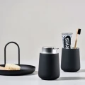 Porcelanowy dozownik do mydła Nova 250 ml, czarny - Zone Denmark