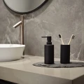 Porcelanowy dozownik do mydła Solo 300 ml, czarny - Zone Denmark