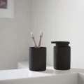 Kubek łazienkowy ceramiczny Karma, czarny - Zone Denmark