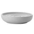 Porcelanowa mydelniczka okrągła Nova, Soft Grey szara - Zone Denmark