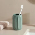 Ceramiczny kubek na szczoteczki z reliefowym wzorem Colorama, zielony - 5five