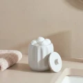Ceramiczny pojemnik na waciki i patyczki z reliefowym wzorem Colorama, biały - 5five