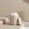 Ceramiczny pojemnik na waciki i patyczki z reliefowym wzorem Colorama, beżowy - 5five