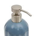 Ceramiczny dozownik do mydła z reliefowym wzorem Colorama 450 ml, niebieski - 5five