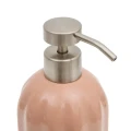 Ceramiczny dozownik do mydła z reliefowym wzorem Colorama 450 ml, różowy - 5five