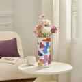 Kolorowy wazon ceramiczny z abstrakcyjnym wzorem Guillaume and Laurie - Atmosphera