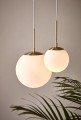 Lampa sufitowa szklana kula Grant 15 w kolorze mosiądzu z białą szklaną kulą NORDLUX