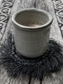 Czarne okrągłe podkładki pod kubek Fringe z rafii, 4 szt - Bazar Bizar