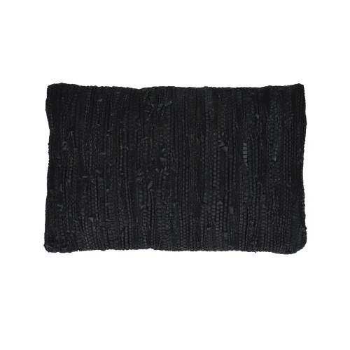 Czarna poduszka skórzana ozdobna 30x50 Raw POMAX