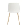 Designerskie krzesło na drewnianych nogach Tac białe bielone - Andersen Furniture