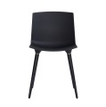 Designerskie krzesło na drewnianych nogach Tac czarne siedzisko i nogi - Andersen Furniture