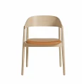 Krzesło drewniane tapicerowane AC2 dąb bielony siedzisko skóra cognac - Andersen Furniture