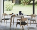 Krzesło drewniane tapicerowane AC2 dąb bielony siedzisko skóra czarna - Andersen Furniture