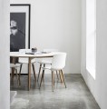 Designerskie krzesło na drewnianych nogach Tac białe - Andersen Furniture