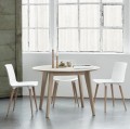 Designerskie krzesło na drewnianych nogach Tac białe bielone - Andersen Furniture