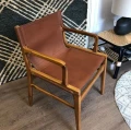 Krzesło skandynawskie Ollie Lounge z drewna teak i skóry naturalnej - Bloomingville