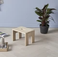 Niski taboret z drewna jesionowego Reach Stool - Andersen Furniture