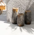 Wazon ozdobny Sneaky Grey L z terakoty i rafii - Bazar Bizar