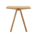 Naturalny taboret Angle z drewna dębowego olejowany - Muubs