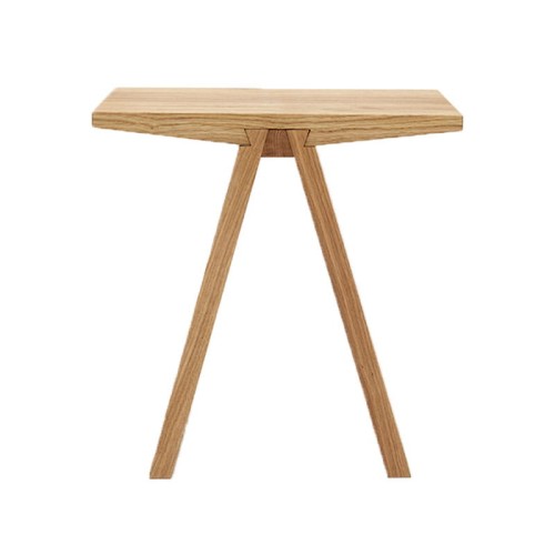 Naturalny taboret Angle z drewna dębowego olejowany - Muubs